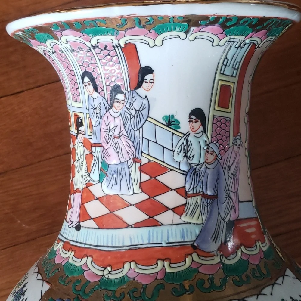 VINTAGE FAMILLE ROSE VASE - Picture 3 of 13
